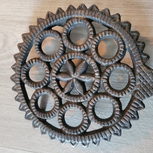 Vintage Cast Iron Trivet With Ornate Design & Handle - Picture 2 of 7